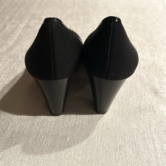 Naturalizer Peep Toe Faux Leather Pumps - Picture 3 of 6